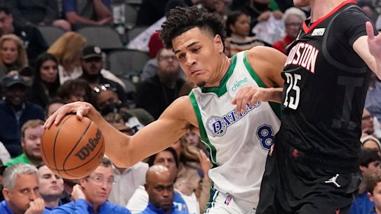 Dallas Mavericks guard Josh Green (left).