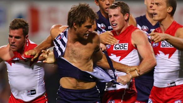de Boer in the thick of it for the Fremantle Dockers, before he was delisted by former coach Ross Lyon.