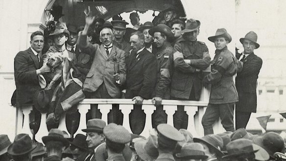 Billy Hughes speaks for the cause of conscription in Sydney's Martin Place in 1916.