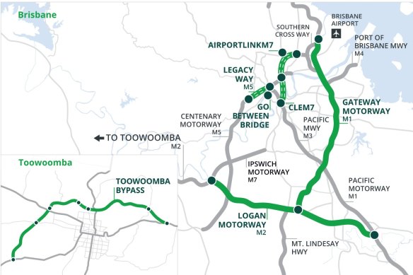 The layout of Brisbane’s major road network. Tollways are shown in green, toll tunnels shown in green dashes and motorways in grey.