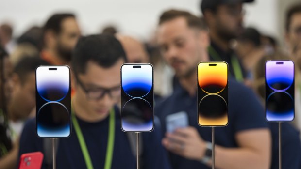 Apple and Google in talks to bring AI to iPhones