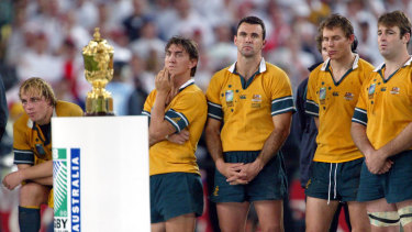 Watch as former league star Mat Rogers claimed the England Rugby World Cup in 2003.