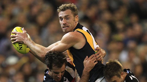 Shane Tuck in action against Collingwood in 2012.