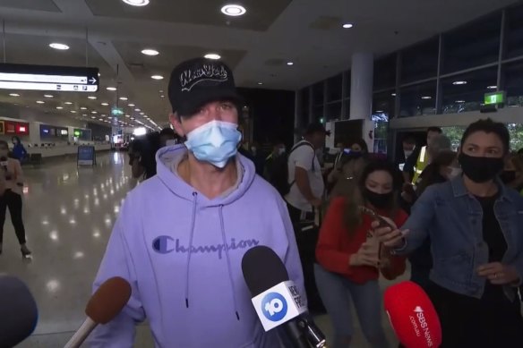 West Australian man Ethan Carter is stuck in New South Wales because of interstate borders after arriving in Sydney from Los Angeles.