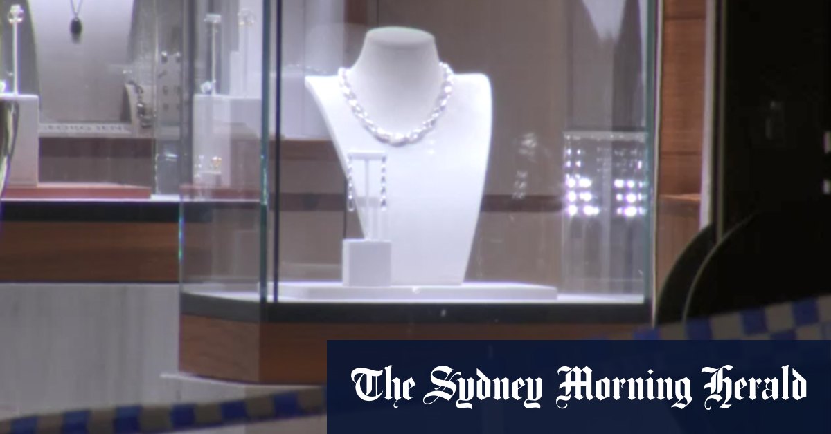 Melbourne CBD jewel thief stole from the Bar, and took Camry while driver checked tyre - Vimarsana News