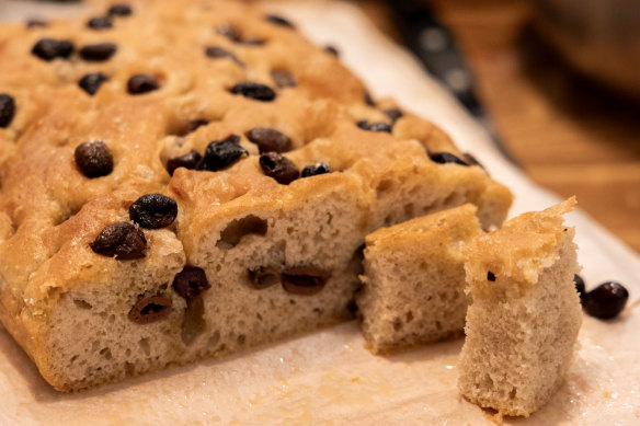 Emiko Davies’ focaccia con le olive.