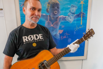 Siapa pemenang lelang gitar Kurt Cobain? Dia adalah Peter Freedman, RODE Microphone