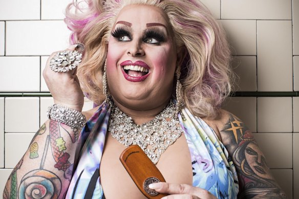 Maxi escudo Drag Queen de Sídney.