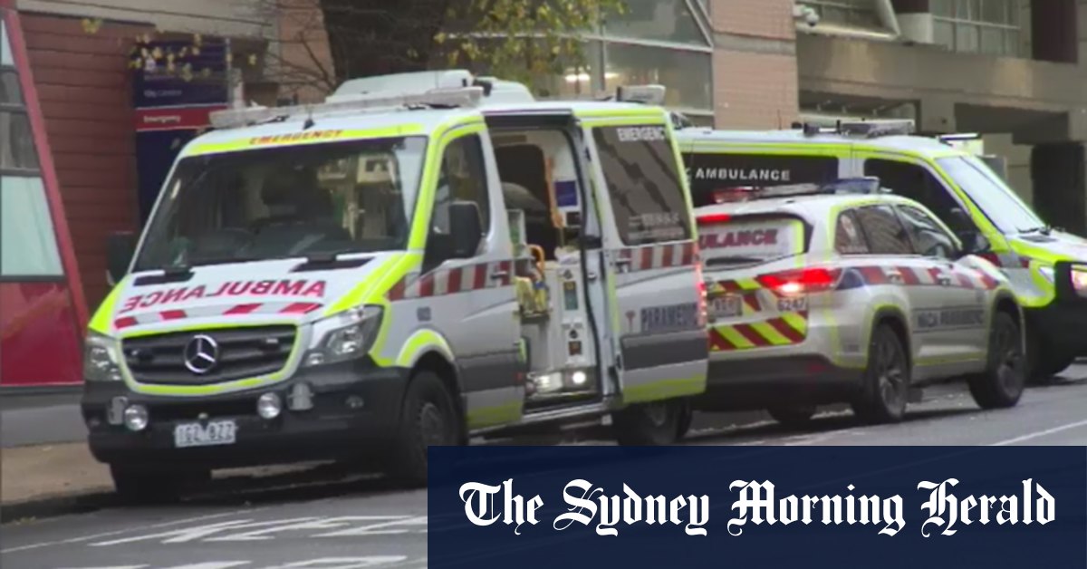 COVID Victoria: Health system strained as Swinburne and RMIT study shows paramedics are considering quitting in growing numbers - Vimarsana News