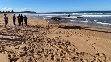 A light aircraft has made an emergency landing on  Collaroy Beach in Sydney’s north today. 