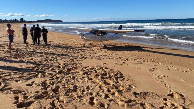 A light aircraft has made an emergency landing on  Collaroy Beach in Sydney’s north today. 