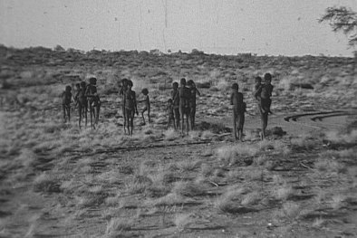 The women and children of Yuwali's group walk into Kurtararra.