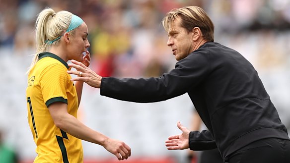 Matildas head coach Tony Gustavsson speaks with Ellie Carpenter during the 3-0 loss on Saturday.