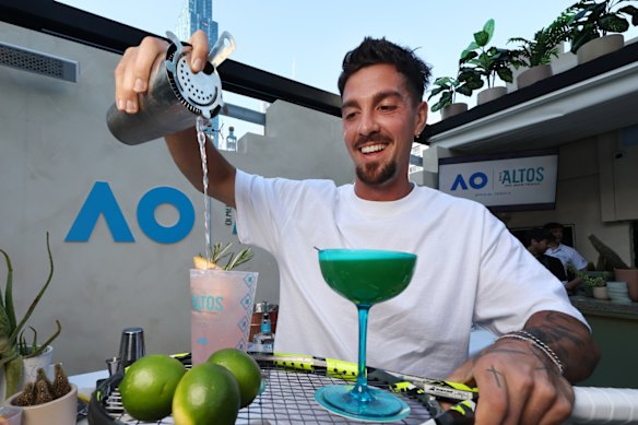 Thanasi Kokkinakis é embaixador da Altos Tequila.