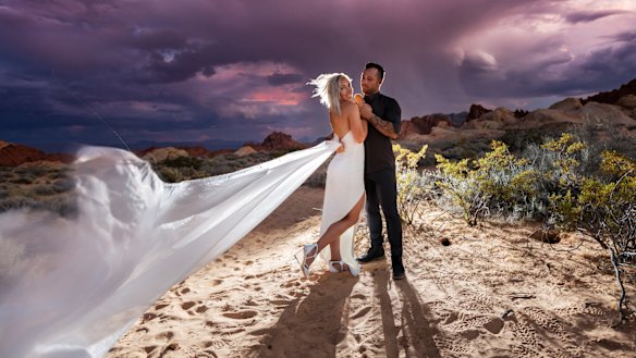 Caroline Buchanan married Barry Nobles at the Valley of Fire in Nevada.