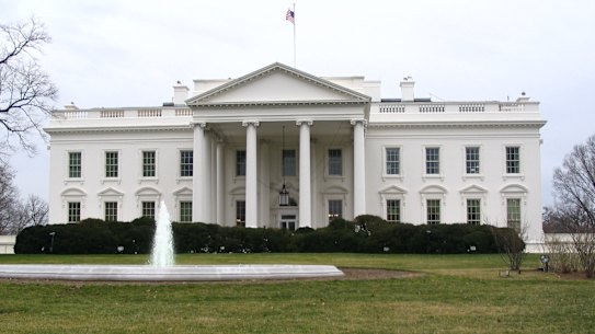 Who wrote the anonymous New York Times op-ed on Trump?