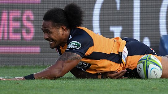 Brumbies centre Solomone Kata scores a try against the Chiefs.