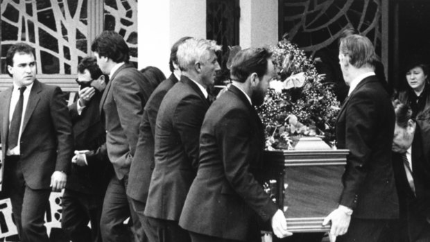 The funeral of Robert Trimbole at St Benedicts Church at Smithfield. Trimbole's son, Craig, is second from left and is covering his face. May 27, 1987.