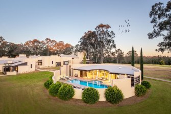 A modern but homely retreat, Spicers Tower Lodge is the perfect escape destination. 