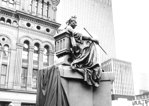 The statue of Queen Victoria is unveiled outside the Queen Victoria Building in Sydney in 1987.