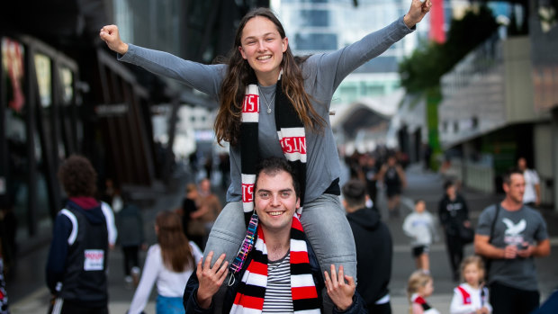 St Kilda fans Jeremy Chait and Bianca Cashmore are thrilled to be back  watching an AFL men’s match.