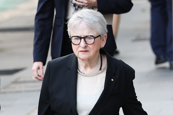 Virginia Bell celebró una reunión privada con las víctimas y sus familias del ataque de Bondi.