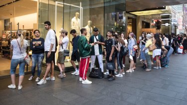 Boxing Day Sales Sydney Wide Bargain Hunters Flock Before Dawn For End Of Year Sales