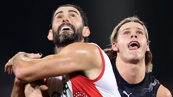 Brodie Grundy and Tom De Koning going head-to-head.