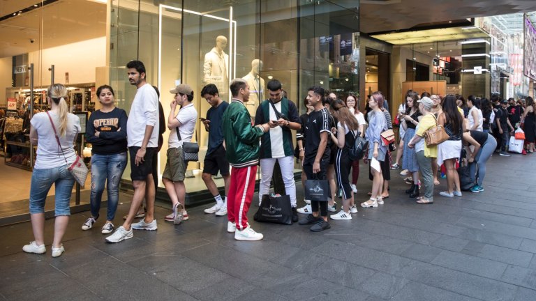 Boxing Day Sales Sydney Wide Bargain Hunters Flock Before Dawn For End Of Year Sales