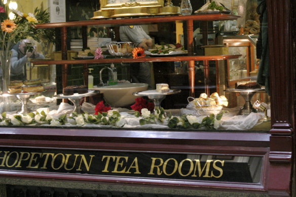 The Hopetoun Tea Rooms in Block Arcade in 2005.