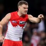 Papley’s late goal breathes life into Swans’ season, Dogs’ top-four hopes slide