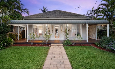 This adored family home in North Narrabeen has been renovated to perfection.