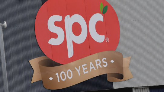 The Age, News, 5/08/21, photo by Justin McManus. Employees changing shift at SPC Ardmona plant in Shepparton. SPC has introduced a compulsory vaccine policy for all its employees.
GENERIC