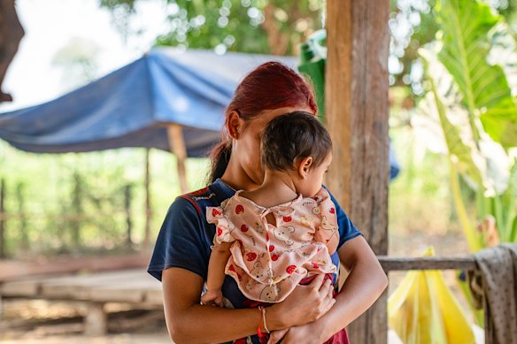 Uma menina que foi forçada a se casar aos 16 anos diz que espera um dia voltar a estudar.