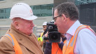Lindsay Fox  shakes hands with Victorian Premier Daniel Andrews at the site of what will be the  Paula Fox Melanoma and Cancer Centre.