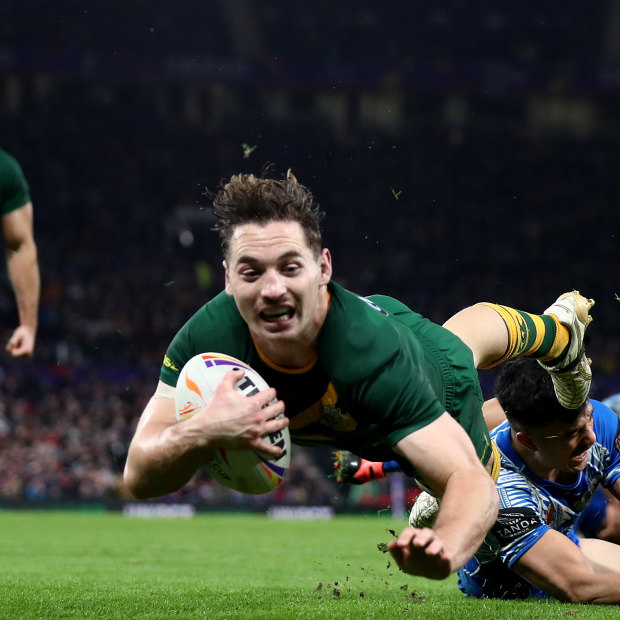 Cameron Murray scores for Australia in the 2022 Rugby League World Cup final. 