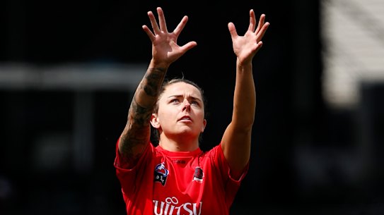 MELBOURNE, AUSTRALIA - OCTOBER 15: Jessica Wuetschner of the Bombers warms up during the 2022 S7 AFLW Round 08 match between the Essendon Bombers and the Sydney Swans at Ikon Park on October 15, 2022 in Melbourne, Australia. (Photo by Dylan Burns/AFL Photos via Getty Images) MELBOURNE, AUSTRALIA - OCTOBER 15: Jessica Wuetschner of the Bombers warms up during the 2022 S7 AFLW Round 08 match between the Essendon Bombers and the Sydney Swans at Ikon Park on October 15, 2022 in Melbourne, Australia. (Photo by Dylan Burns/AFL Photos via Getty Images)