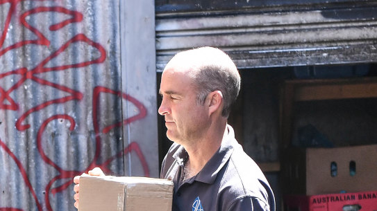 Physiotherapist David Hall agrees with a new study that indicates lifting with a straight back is no safer than lifting with a rounded back. 