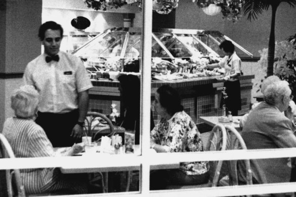 Cahills inspired many more family-friendly chain restaurants in Australia.