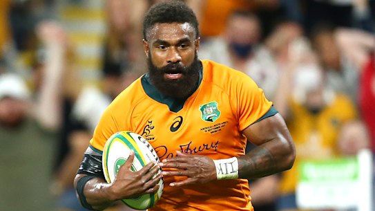 BRISBANE, AUSTRALIA - SEPTEMBER 18: Marika Koroibete of the Wallabies scores a try during The Rugby Championship match between the Australian Wallabies and the South Africa Springboks at Suncorp Stadium on September 18, 2021 in Brisbane, Australia. (Photo by Jono Searle/Getty Images)
