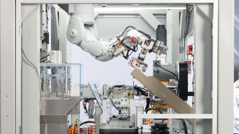 Apple S Daisy Robot Helps Recycle Iphones But Still Relies On Mines For Functionality