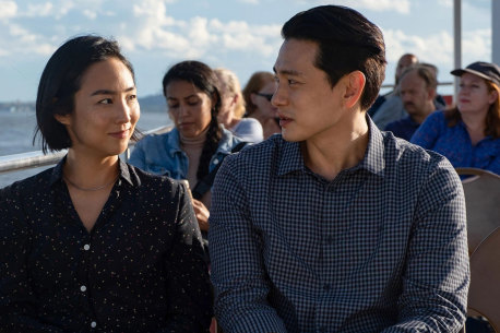 Greta Lee and Teo Yoo play childhood friends Na Young and Hae Sung who reconnect as adults in Past Lives. 