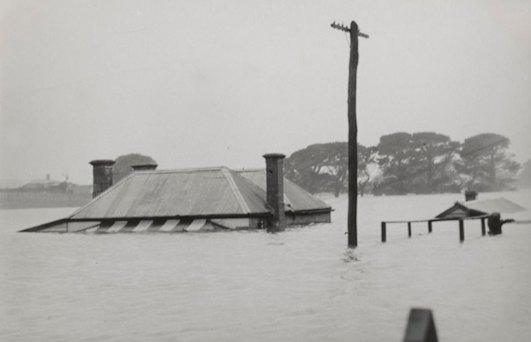 Houses across south-west Victoria were inundated during the Big Flood of 1946. 