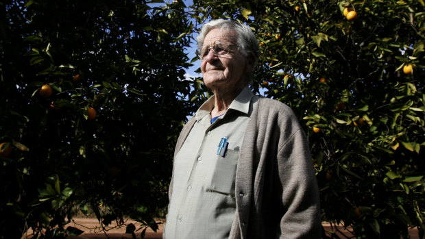Dudley Marrows among his Mildura citrus groves in 2006.