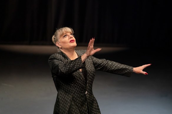 Suzy Eddie Izzard in her one-person Hamlet.