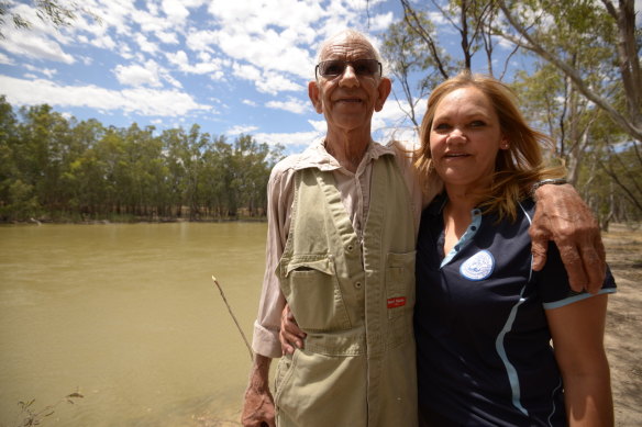 Anne Atkinson with her father at the Murray River (Dunggula) near Cummeragunja Mission, where many Bangerang people lived.  