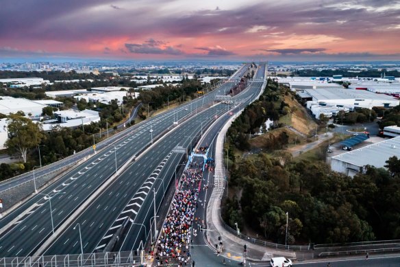 Bridge to Brisbane runners crossing the Gateway Bridge.
