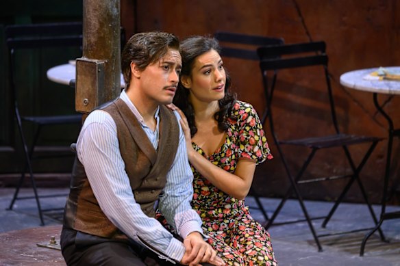 Manu performs as Nemorino in Donizetti's L'elisir d'amore at the Gran Teatre del Liceu in Barcelona, ​​opposite Serena Saenz.