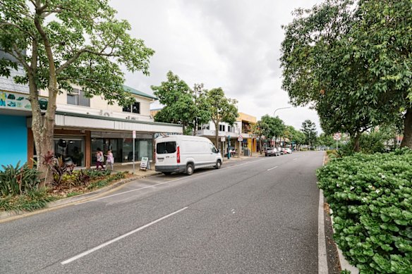 Desde la década de 1930 hasta la de 1960, los tranvías circularon por Beaudesert Road. 