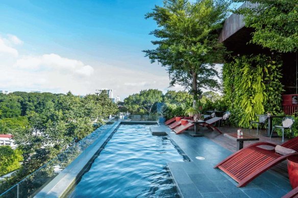 Silverland Yen Hotel’s rooftop pool. 